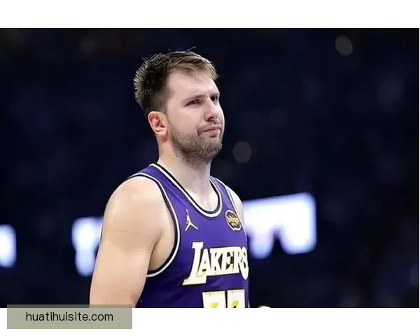 湖人豪取十三战十二胜跻身联盟前五东契奇三十六分表现引争议